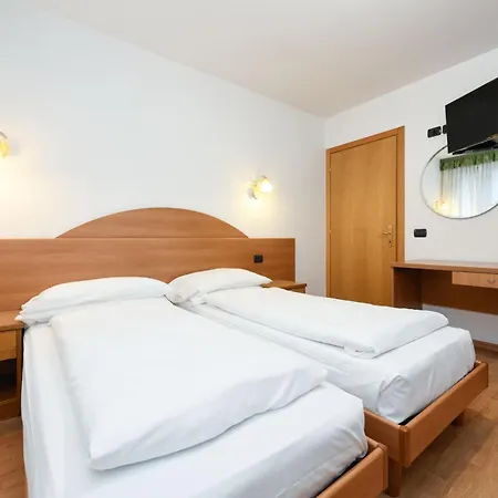 Otel Denny Pinzolo