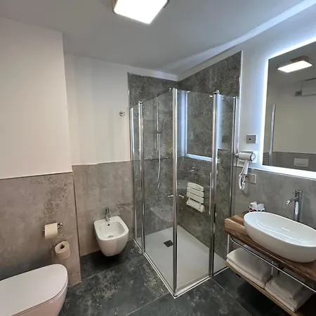 Denny Otel 3*