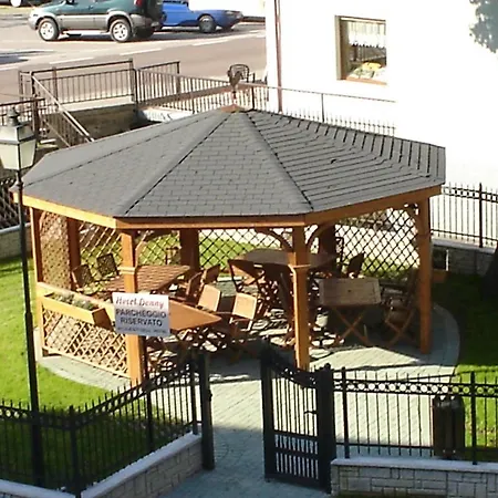 Hotel Denny
